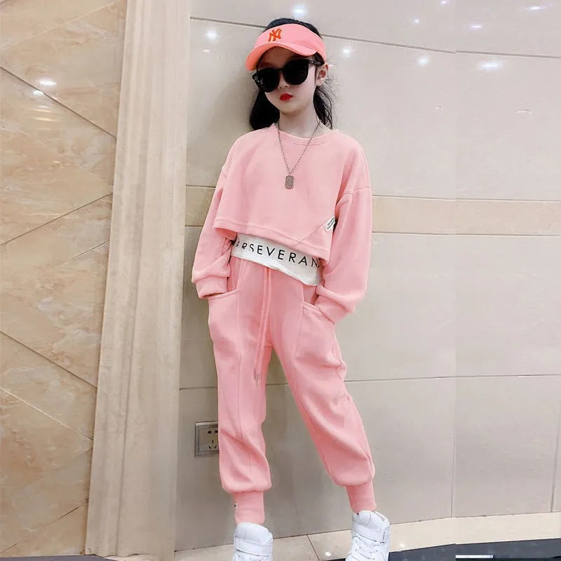 Tendința Costumelor Sport Casual din Două Piese, de Primăvară și Toamnă