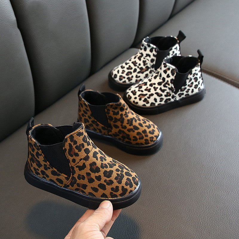 Imprimeu leopard și botine de catifea
