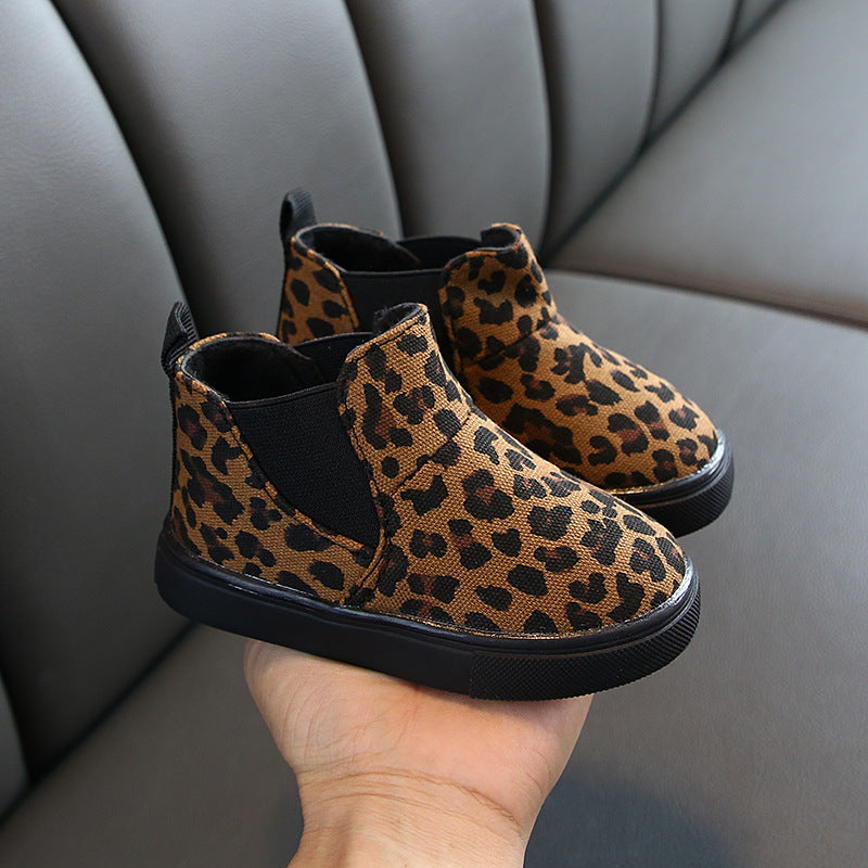 Imprimeu leopard și botine de catifea