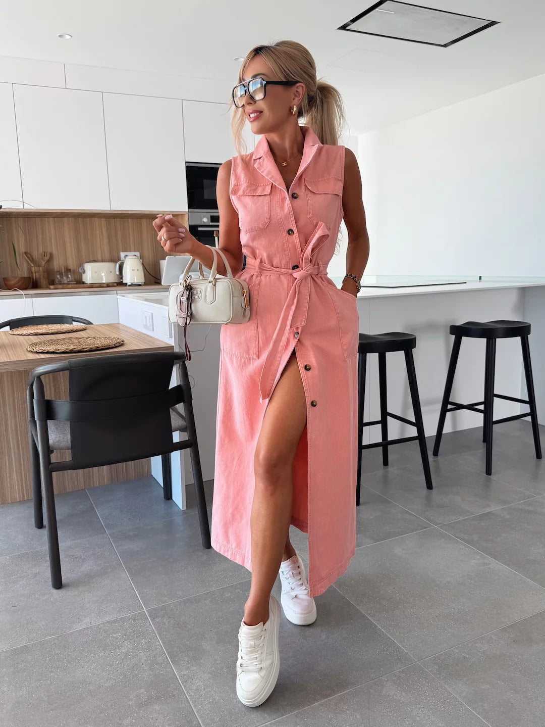 Rochie de blugi fără mâneci cu talie tip cordon