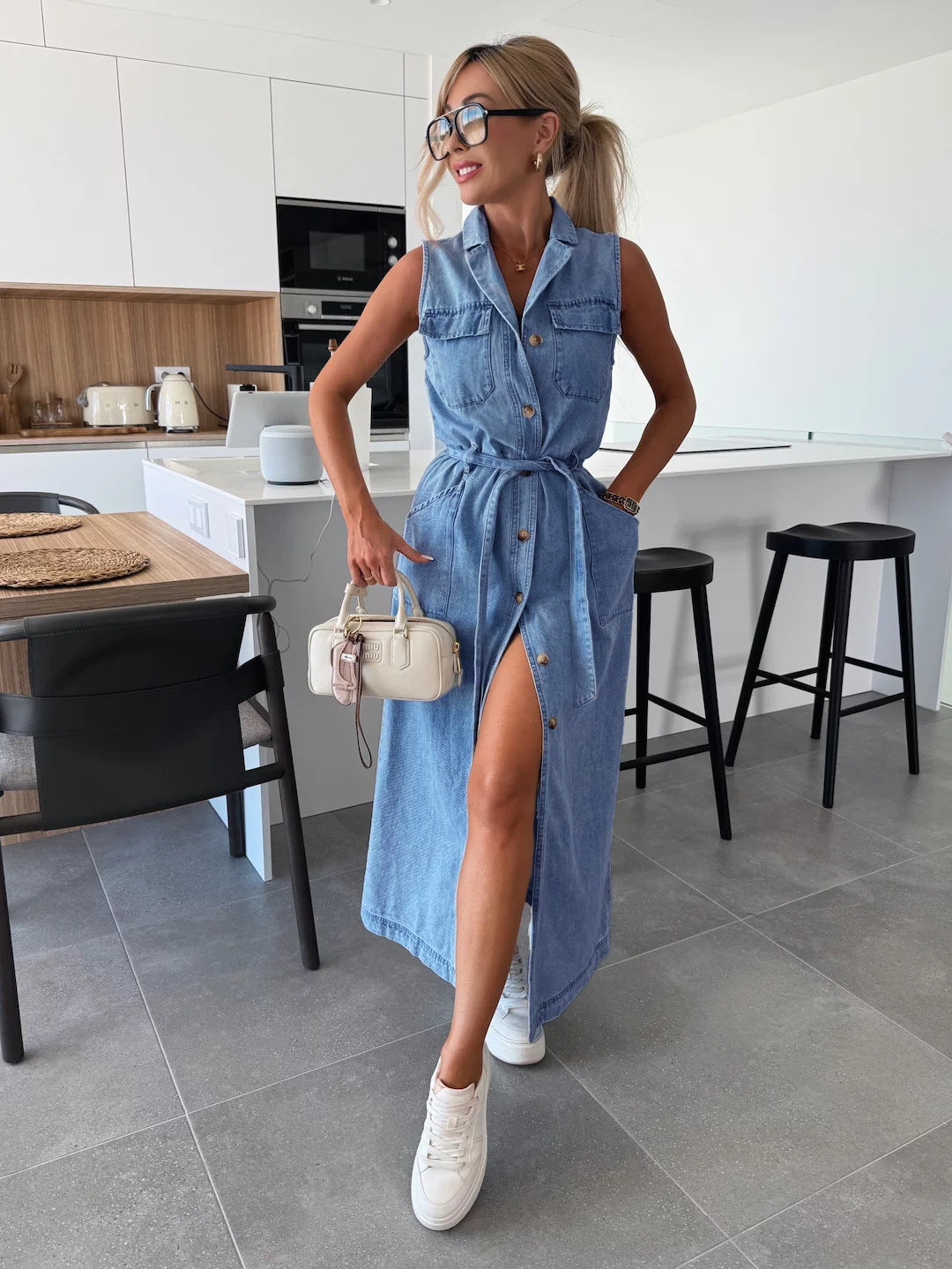 Rochie de blugi fără mâneci cu talie tip cordon