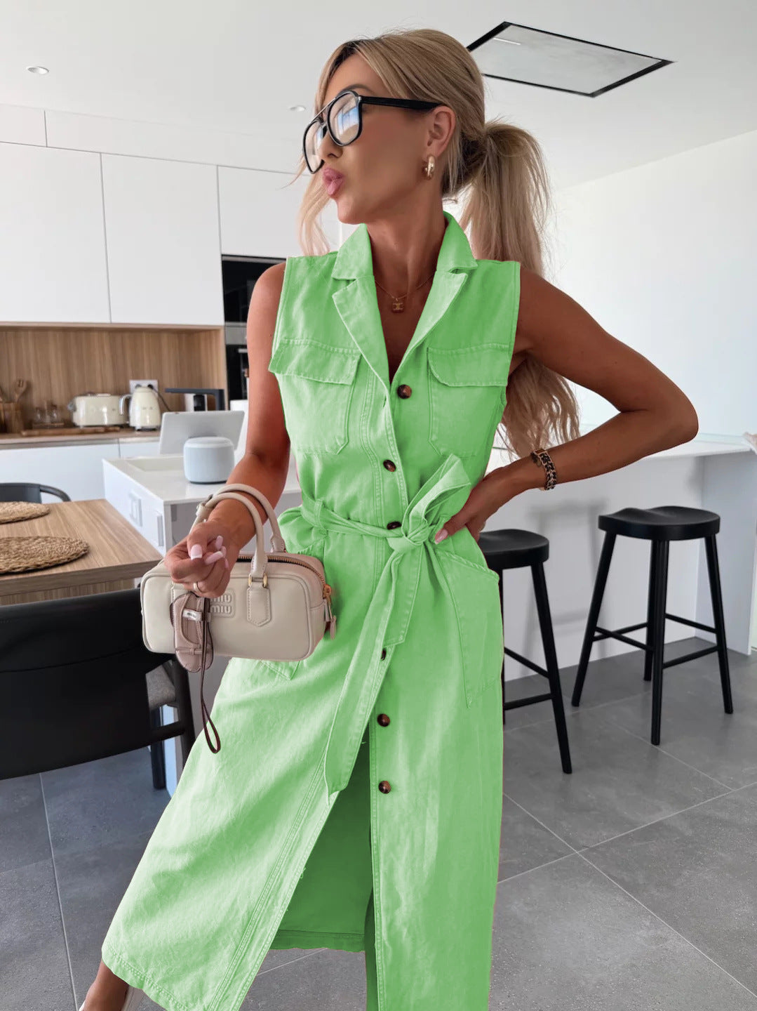 Rochie de blugi fără mâneci cu talie tip cordon