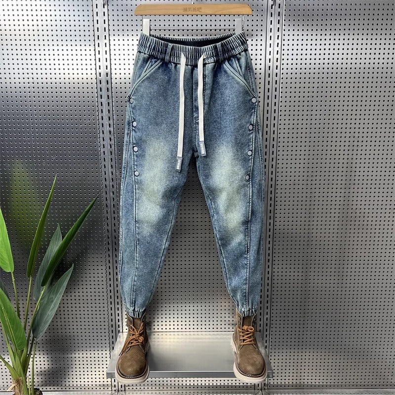 Blugi bărbați din denim spălat, cu design vintage, detalii nasturi și croială conică