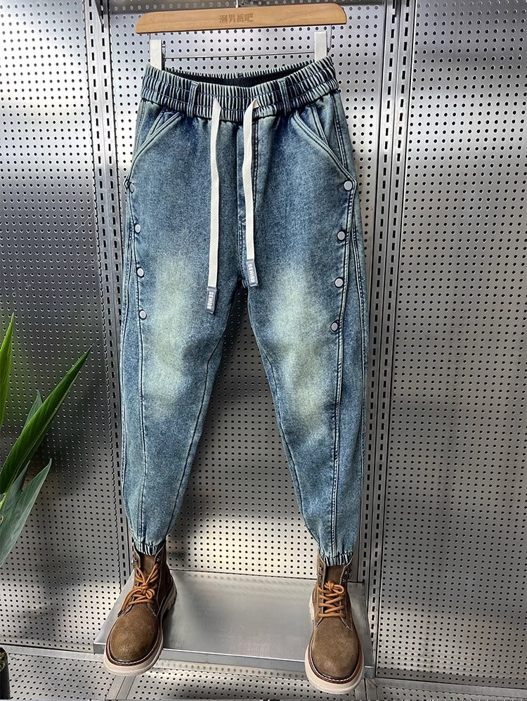 Blugi bărbați din denim spălat, cu design vintage, detalii nasturi și croială conică