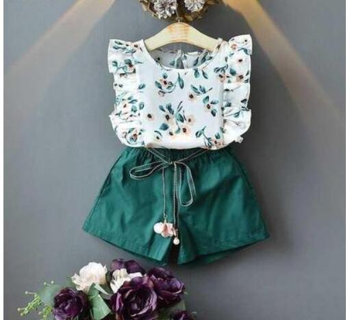 Set haine copii vară: tricou cu fundă mare și pantaloni scurți