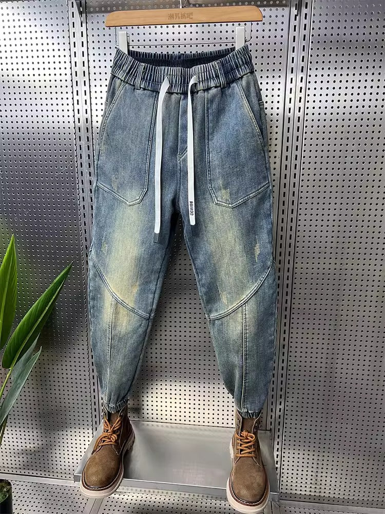 Blugi bărbați din denim spălat, cu design vintage, detalii nasturi și croială conică