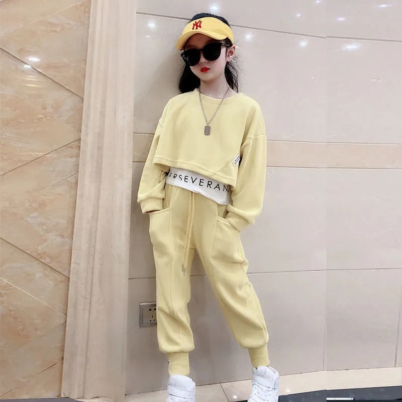 Tendința Costumelor Sport Casual din Două Piese, de Primăvară și Toamnă