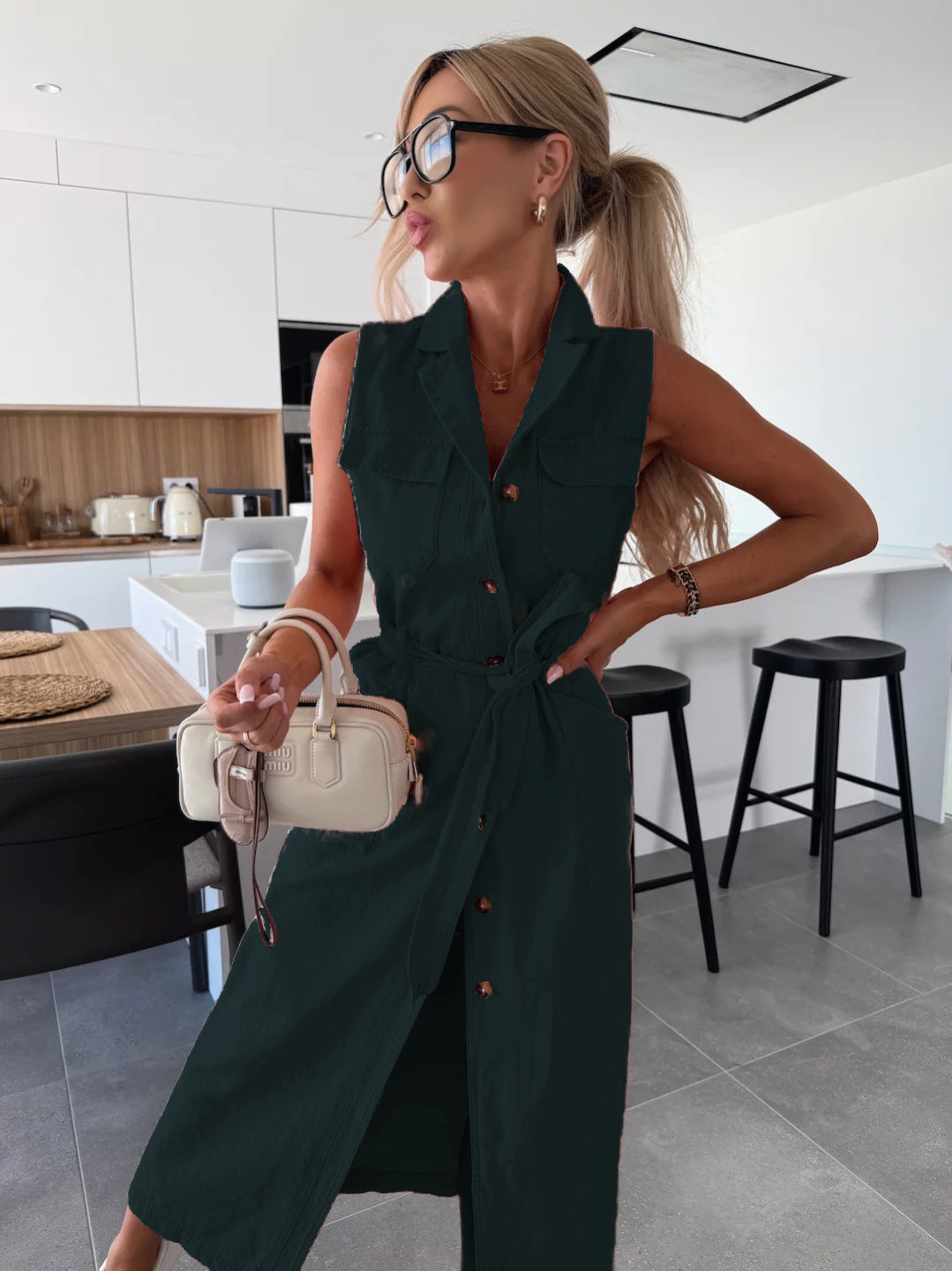 Rochie de blugi fără mâneci cu talie tip cordon