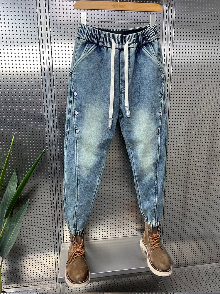 Blugi bărbați din denim spălat, cu design vintage, detalii nasturi și croială conică