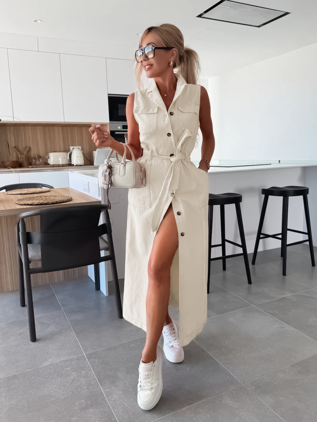 Rochie de blugi fără mâneci cu talie tip cordon